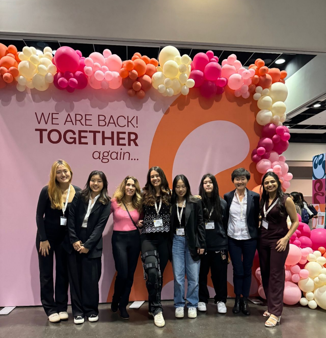 Students collaborating at GDG workshop